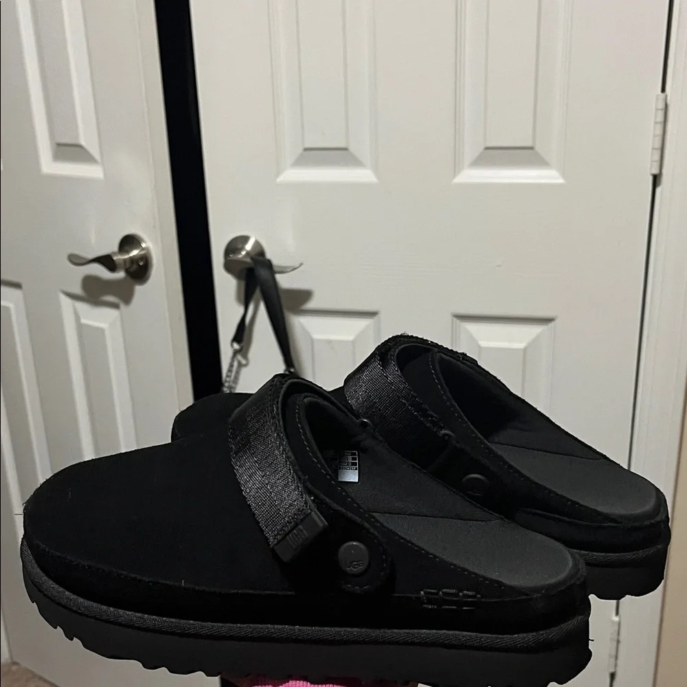Stylish Black Slippins (Uggs) - Picture 2 of 3